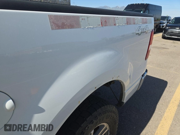 2008 Ford F-150 XLT z VIN 1FTPW14V38FA76863, wystawiony jako IAAI lot #42610373 z przebiegiem 178 671 mil mil oraz . Historia ofert i sprzedaży dostępna na DreamBid. Obrazek 46.