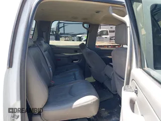 2006 Chevrolet Suburban LS w/1WT with VIN 1GNEC16Z86J168679, listed as a IAAI auction lot 42008170 with 252,444 mi miles. Bid and sale history available at carsss.com. Image 8.