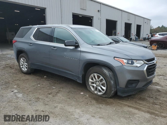 2020 Chevrolet Traverse LS z VIN 1GNERFKW2LJ186730, wystawiony jako Copart lot #43090675 z przebiegiem Nie podano mil oraz Szkoda całkowita • Salvage title. Historia ofert i sprzedaży dostępna na DreamBid. Obrazek 4.