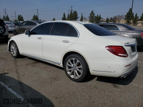 2017 Mercedes-Benz E 300 Luxury с VIN WDDZF4JBXHA069223, выставлен на аукционе Copart как лот 61022115 с пробегом 160 588 миль миль и Чистый • Clean title. История ставок и продаж доступна на DreamBid. Изображение 2.