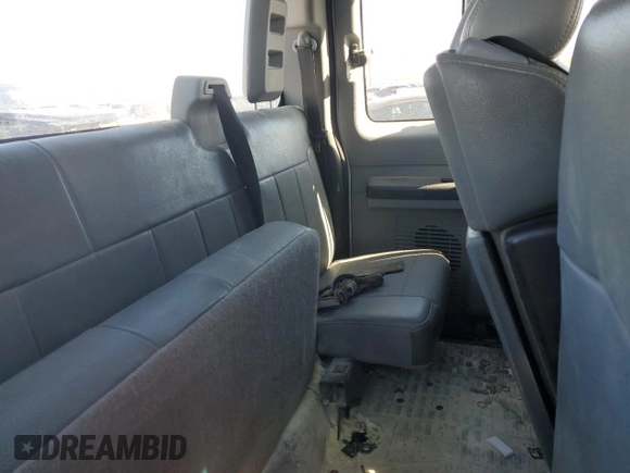 2013 Ford F-250 XL z VIN 1FT7X2A62DEB03759, wystawiony jako Copart lot #84110354 z przebiegiem 242 637 mil mil oraz Szkoda całkowita • Salvage title. Historia ofert i sprzedaży dostępna na DreamBid. Obrazek 10.