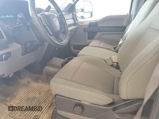 2019 Ford F-250 XL z VIN 1FT7W2B61KEF86319, wystawiony jako IAAI lot #42801635 z przebiegiem 31 051 mil mil oraz . Historia ofert i sprzedaży dostępna na DreamBid. Obrazek 18.