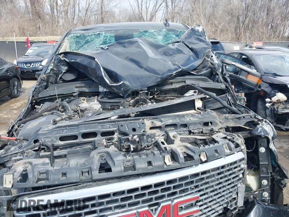 2015 GMC Sierra 2500HD available WiFi Denali with VIN 1GT120E89FF668110, listed as a IAAI auction lot 41805520 with 1 mi miles. Bid and sale history available at carsss.com. Image 10.