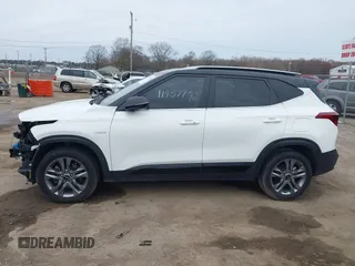 2023 Kia Seltos S z VIN KNDEUCAA4P7417707, wystawiony jako IAAI lot #41957792 z przebiegiem 43 798 mil mil oraz . Historia ofert i sprzedaży dostępna na DreamBid. Obrazek 15.