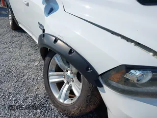 2013 Ram 1500 Sport z VIN 1C6RR7MT2DS571209, wystawiony jako IAAI lot #42635592 z przebiegiem 192 998 mil mil oraz . Historia ofert i sprzedaży dostępna na DreamBid. Obrazek 21.