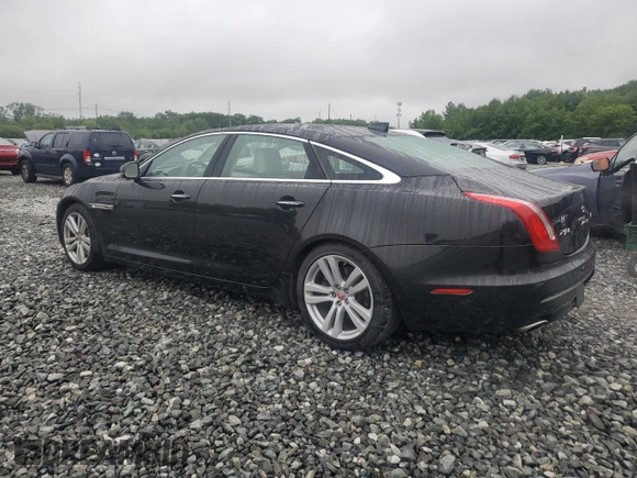 2017 Jaguar XJ Portfolio z VIN SAJWJ2GD3H8W10775, wystawiony jako Copart lot #59276325 z przebiegiem 90 345 mil mil oraz Szkoda całkowita • Salvage title. Historia ofert i sprzedaży dostępna na DreamBid. Obrazek 2.