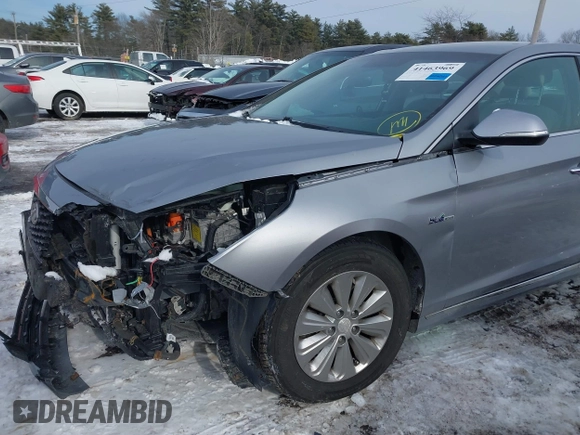 2016 Hyundai Sonata SE with VIN KMHE24L11GA036436, listed as a IAAI auction lot 41463969 with Not Provided miles and . Bid and sale history available at carsss.com. Image 16.