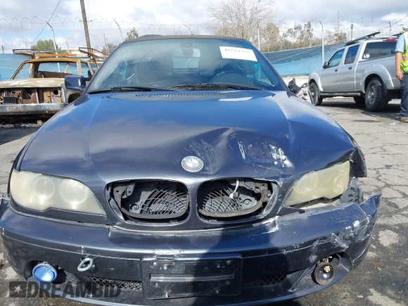 2006 BMW 3 Series 325Ci with VIN WBABW33406PX87925, listed as a IAAI auction lot 41524395 with 176,123 mi miles. Bid and sale history available at carsss.com. Image 12.