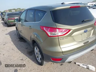 2013 Ford Escape SE z VIN 1FMCU0GX2DUD94471, wystawiony jako IAAI lot #42655476 z przebiegiem 146 578 mil mil oraz . Historia ofert i sprzedaży dostępna na DreamBid. Obrazek 3.