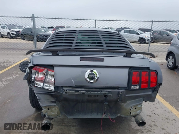 2006 Ford Mustang GT Deluxe z VIN 1ZVHT82H065132924, wystawiony jako IAAI lot #42402048 z przebiegiem 146 526 mil mil oraz . Historia ofert i sprzedaży dostępna na DreamBid. Obrazek 17.