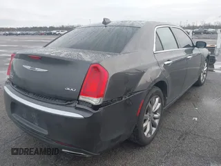 2019 Chrysler 300 Limited with VIN 2C3CCAKG5KH594978, listed as a IAAI auction lot 41261006 with 184,890 mi miles. Bid and sale history available at carsss.com. Image 4.