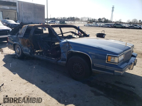 1988 Cadillac DeVille z VIN 1G6CD1156J4296091, wystawiony jako Copart lot #46307265 z przebiegiem Nie podano mil oraz Szkoda całkowita • Salvage title. Historia ofert i sprzedaży dostępna na DreamBid. Obrazek 4.