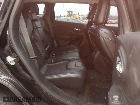 2019 Jeep Cherokee Latitude Plus z VIN 1C4PJLLB8KD396345, wystawiony jako IAAI lot #41201994 z przebiegiem 63 947 mil mil oraz . Historia ofert i sprzedaży dostępna na DreamBid. Obrazek 8.
