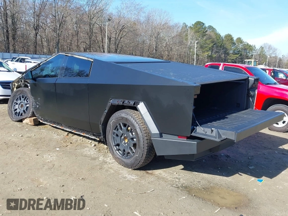 2024 Tesla Cybertruck z VIN 7G2CEHEDXRA022640, wystawiony jako IAAI lot #41423630 z przebiegiem 18 474 mil mil oraz . Historia ofert i sprzedaży dostępna na DreamBid. Obrazek 3.