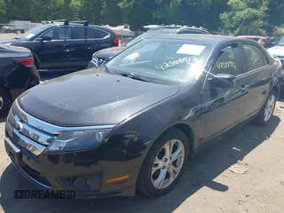 2012 Ford Fusion SE z VIN 3FAHP0HA5CR241364, wystawiony jako IAAI lot #42388912 z przebiegiem 130 126 mil mil oraz . Historia ofert i sprzedaży dostępna na DreamBid. Obrazek 2.