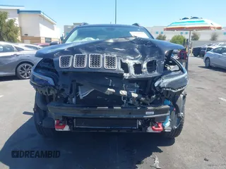 2019 Jeep Cherokee Trailhawk with VIN 1C4PJMBXXKD433284, listed as a IAAI auction lot 42020051 with 57,089 mi miles and . Bid and sale history available at DreamBid. Image 13.