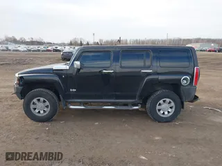 2008 Hummer H3 SUV with VIN 5GTEN13E288105892, listed as a IAAI auction lot 41812651 with 217,426 mi miles. Bid and sale history available at carsss.com. Image 13.
