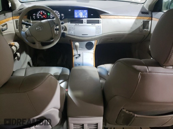 2006 Toyota Avalon XL z VIN 4T1BK36B46U090893, wystawiony jako Copart lot #60064325 z przebiegiem 142 546 mil mil oraz Czysty tytuł • Clean title. Historia ofert i sprzedaży dostępna na DreamBid. Obrazek 8.