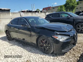 2019 Alfa Romeo Giulia Sport with VIN ZARFAMAN4K7621704, listed as a Copart auction lot 70290444 with 50,015 mi miles and Non Repairable. Bid and sale history available at carsss.com. Image 4.