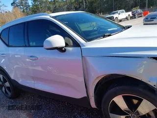 2021 Volvo XC40 Momentum with VIN YV4162UK8M2499552, listed as a IAAI auction lot 41375452 with 72,189 mi miles. Bid and sale history available at carsss.com. Image 13.
