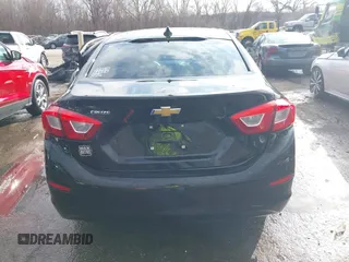 2017 Chevrolet Cruze LS z VIN 1G1BC5SM4H7270096, wystawiony jako IAAI lot #41237531 z przebiegiem 103 318 mil mil oraz . Historia ofert i sprzedaży dostępna na DreamBid. Obrazek 16.