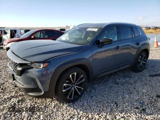 2023 Mazda CX-50 Premium Plus z VIN 7MMVABEY3PN106534, wystawiony jako Copart lot #68754472 z przebiegiem 4 110 mil mil oraz . Historia ofert i sprzedaży dostępna na DreamBid. Obrazek 1.