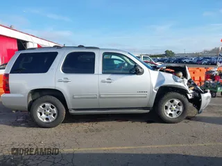 2014 Chevrolet Tahoe LT z VIN 1GNSKBE04ER197644, wystawiony jako IAAI lot #41322255 z przebiegiem 127 142 mil mil oraz . Historia ofert i sprzedaży dostępna na DreamBid. Obrazek 13.