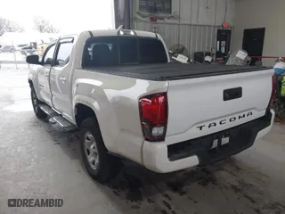 2020 Toyota Tacoma 2WD SR with VIN 5TFAX5GN6LX169739, listed as a IAAI auction lot 41560296 with 33,440 mi miles. Bid and sale history available at carsss.com. Image 3.