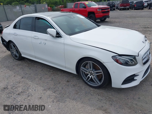 2018 Mercedes-Benz E 300 z VIN WDDZF4JBXJA448650, wystawiony jako IAAI lot #42343961 z przebiegiem 92 810 mil mil oraz . Historia ofert i sprzedaży dostępna na DreamBid. Obrazek 1.
