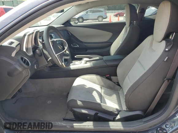 2014 Chevrolet Camaro LS z VIN 2G1FA1E39E9304949, wystawiony jako Copart lot #52332625 z przebiegiem 106 115 mil mil oraz Szkoda całkowita • Salvage title. Historia ofert i sprzedaży dostępna na DreamBid. Obrazek 7.