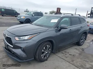 2020 Toyota Highlander XLE with VIN 5TDHZRAH5LS004127, listed as a IAAI auction lot 41763819 with 53,228 mi miles. Bid and sale history available at carsss.com. Image 2.