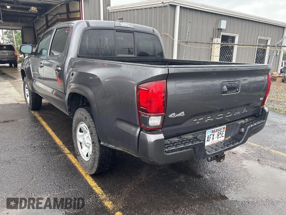 2021 Toyota Tacoma SR z VIN 5TFCZ5AN2MX279975, wystawiony jako IAAI lot #42477503 z przebiegiem 50 690 mil mil oraz . Historia ofert i sprzedaży dostępna na DreamBid. Obrazek 13.