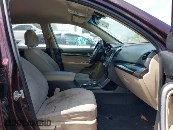 2011 Kia Sorento LX with VIN 5XYKT4A13BG044196, listed as a IAAI auction lot 42080972 with 292,004 mi miles. Bid and sale history available at carsss.com. Image 5.