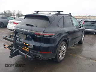 2021 Porsche Cayenne z VIN WP1AA2AY6MDA00356, wystawiony jako IAAI lot #41468711 z przebiegiem 73 329 mil mil oraz . Historia ofert i sprzedaży dostępna na DreamBid. Obrazek 4.