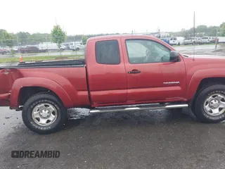2005 Toyota Tacoma z VIN 5TEUU42N75Z051864, wystawiony jako IAAI lot #42357533 z przebiegiem 249 359 mil mil oraz . Historia ofert i sprzedaży dostępna na DreamBid. Obrazek 13.