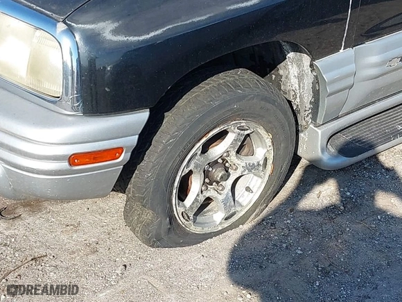 2001 Chevrolet Tracker LT with VIN 2CNBJ634316959811, listed as a IAAI auction lot 41521952 with NaN miles. Bid and sale history available at carsss.com. Image 14.