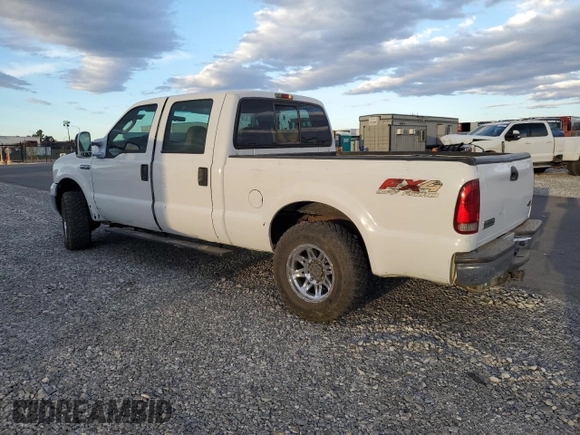 2006 Ford F-250 XL z VIN 1FTSW21516EB01279, wystawiony jako Copart lot #53898475 z przebiegiem 213 638 mil mil oraz Szkoda całkowita • Salvage title. Historia ofert i sprzedaży dostępna na DreamBid. Obrazek 2.