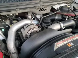 2006 Ford F-250 XL z VIN 1FTSW20P86EB13643, wystawiony jako Copart lot #85698144 z przebiegiem 295 336 mil mil oraz Szkoda całkowita • Salvage title. Historia ofert i sprzedaży dostępna na DreamBid. Obrazek 14.