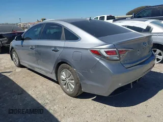 2016 Hyundai Sonata Hybrid SE with VIN KMHE24L15GA025570, listed as a IAAI auction lot 41735029 with 142,346 mi miles. Bid and sale history available at carsss.com. Image 3.