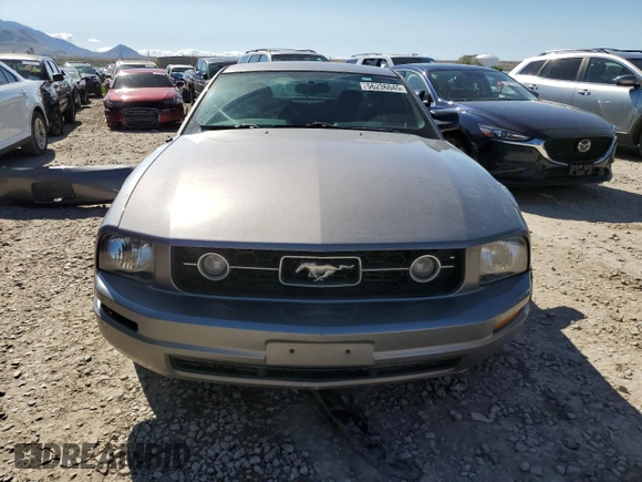 2007 Ford Mustang Deluxe z VIN 1ZVFT80NX75222261, wystawiony jako Copart lot #56236045 z przebiegiem 113 714 mil mil oraz Szkoda całkowita • Salvage title. Historia ofert i sprzedaży dostępna na DreamBid. Obrazek 5.