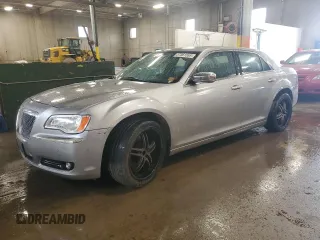 2014 Chrysler 300 C z VIN 2C3CCAKG2EH105831, wystawiony jako Copart lot #57361555 z przebiegiem 149 374 mil mil oraz Czysty tytuł • Clean title. Historia ofert i sprzedaży dostępna na DreamBid. Obrazek 1.