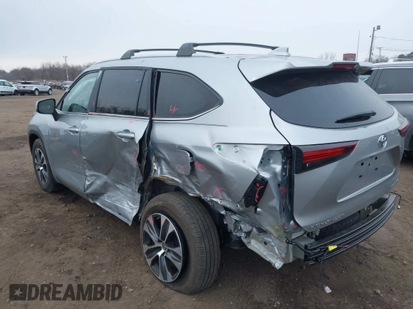 2024 Toyota Highlander LE with VIN 5TDKDRBH3RS532227, listed as a IAAI auction lot 41344982 with 10,116 mi miles and . Bid and sale history available at DreamBid. Image 6.