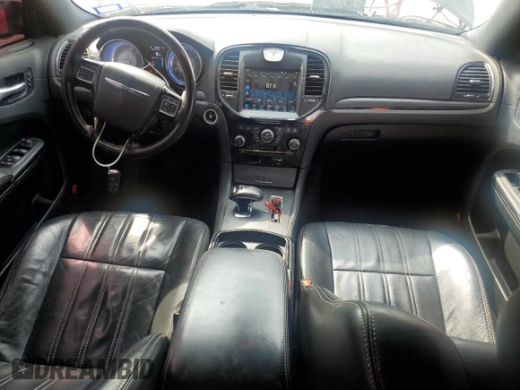 2014 Chrysler 300 S z VIN 2C3CCABG7EH272797, wystawiony jako Copart lot #54774145 z przebiegiem 139 587 mil mil oraz Szkoda całkowita • Salvage title. Historia ofert i sprzedaży dostępna na DreamBid. Obrazek 8.