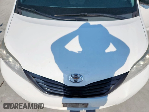 2015 Toyota Sienna L z VIN 5TDZK3DC2FS661185, wystawiony jako Copart lot #61046895 z przebiegiem 239 452 mil mil oraz Szkoda całkowita • Salvage title. Historia ofert i sprzedaży dostępna na DreamBid. Obrazek 12.