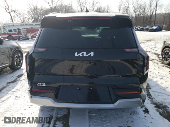 2024 Kia EV9 Land with VIN KNDADFS53R6029037, listed as a Copart auction lot 82686774 with 20 mi miles and Salvage Title. Bid and sale history available at carsss.com. Image 6.