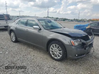 2011 Chrysler 300 C z VIN 2C3CK6CT8BH573845, wystawiony jako Copart lot #56337545 z przebiegiem 89 332 mil mil oraz Szkoda całkowita • Salvage title. Historia ofert i sprzedaży dostępna na DreamBid. Obrazek 4.
