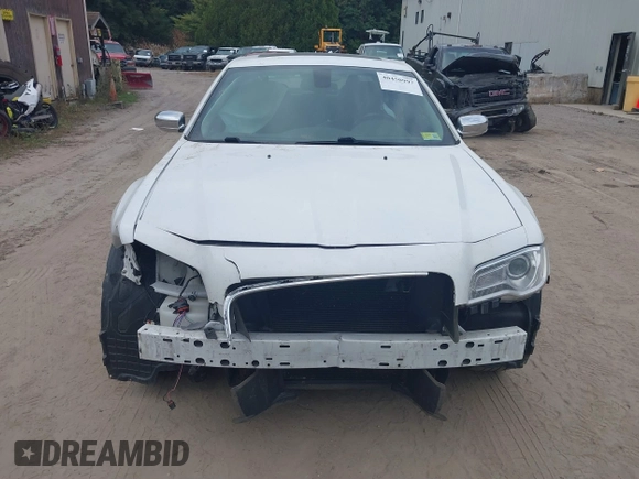 2019 Chrysler 300 Limited with VIN 2C3CCAKG7KH634459, listed as a IAAI auction lot 40450997 with 97,809 mi miles. Bid and sale history available at carsss.com. Image 13.