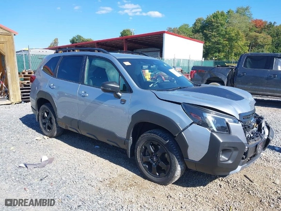 2022 Subaru Forester Wilderness with VIN JF2SKAMCXNH463982, listed as a IAAI auction lot 40327328 with 11,817 mi miles. Bid and sale history available at carsss.com. Image 1.