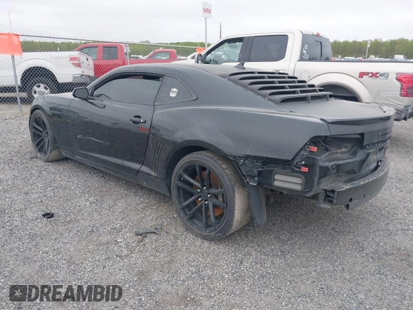 2010 Chevrolet Camaro 2SS z VIN 2G1FK1EJ9A9137692, wystawiony jako IAAI lot #42085420 z przebiegiem 169 665 mil mil oraz . Historia ofert i sprzedaży dostępna na DreamBid. Obrazek 3.