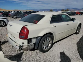 2005 Chrysler 300 with VIN 2C3JA43R25H616700, listed as a Copart auction lot 72081044 with 143,129 mi miles and Salvage Title. Bid and sale history available at carsss.com. Image 3.